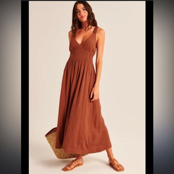 Abercrombie & Fitch Dresses & Skirts - Abercrombie and Fitch Scrunchie Strap Maxi Dress